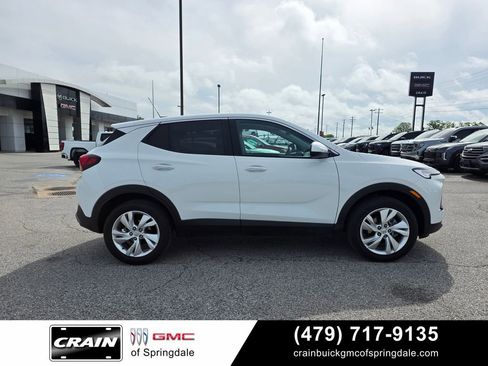 Used 2025 Buick Encore GX Preferred AWD/4WD image 8