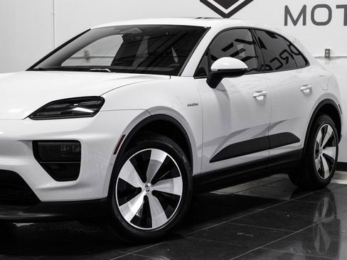 Used 2024 Porsche Macan 4 Electric AWD/4WD image 9