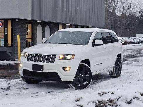 Used 2015 Jeep Grand Cherokee Laredo w/ Security & Convenience Group image 2