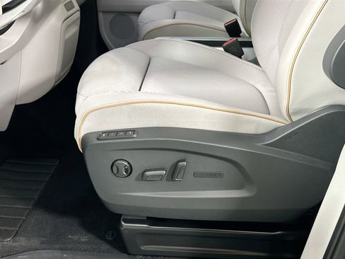 New 2025 Volkswagen ID. Buzz Pro S Plus image 19