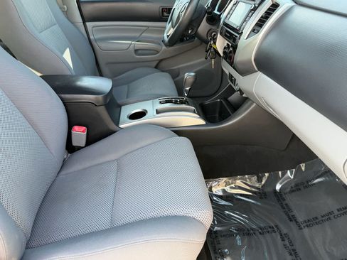 Used 2015 Toyota Tacoma PreRunner w/ TRD Off-Road Package RWD image 12