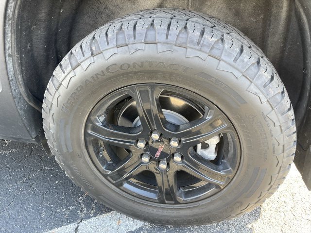Used 2023 GMC Acadia AT4 w/ Technology Package AWD/4WD image 6