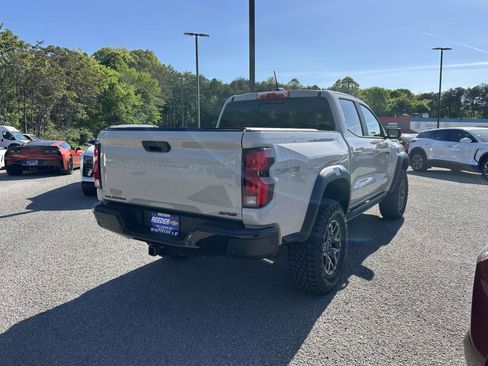 New 2026 Chevrolet Colorado ZR2 w/ Technology Package AWD/4WD image 3