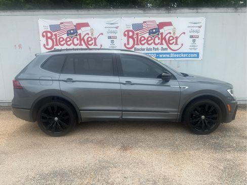 Used 2020 Volkswagen Tiguan SE R-Line FWD image 2