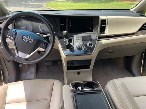Used 2015 Toyota Sienna XLE w/ XLE Navigation Package FWD image 16