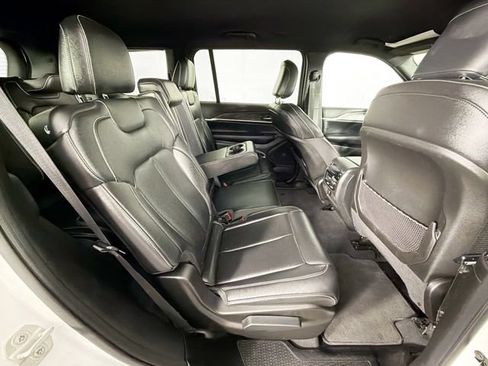 Used 2024 Jeep Grand Cherokee L Limited AWD/4WD image 28