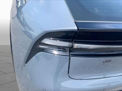 Used 2024 Toyota Prius Prime Premium FWD image 29
