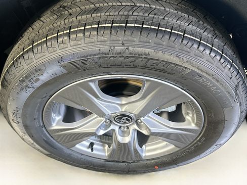 Used 2025 Toyota RAV4 XLE w/ Convenience Package FWD image 11