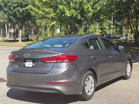 Used 2018 Hyundai Elantra SE w/ Cargo Package FWD image 5