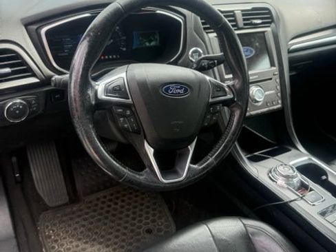 Used 2019 Ford Fusion Energi Titanium FWD image 2