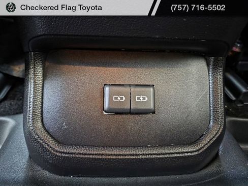 Used 2023 Toyota Highlander XLE image 42