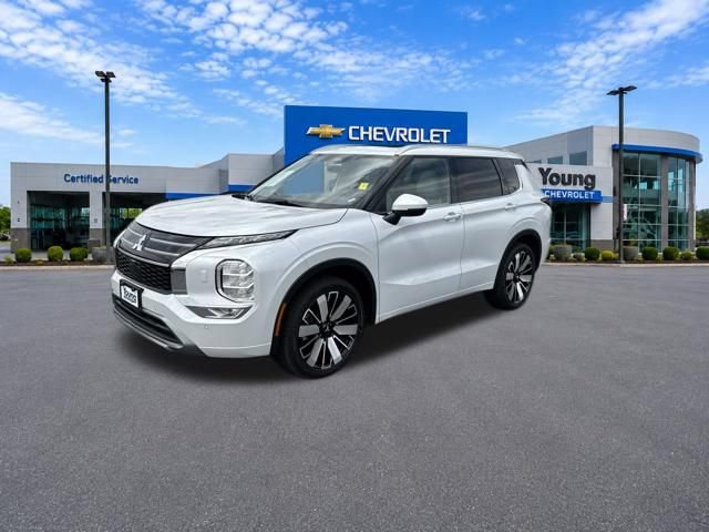 Used 2025 Mitsubishi Outlander SEL AWD/4WD image 3