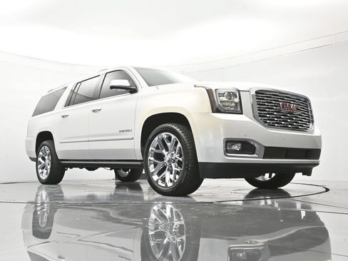 Used 2019 GMC Yukon XL Denali w/ Denali Ultimate Package AWD/4WD image 41