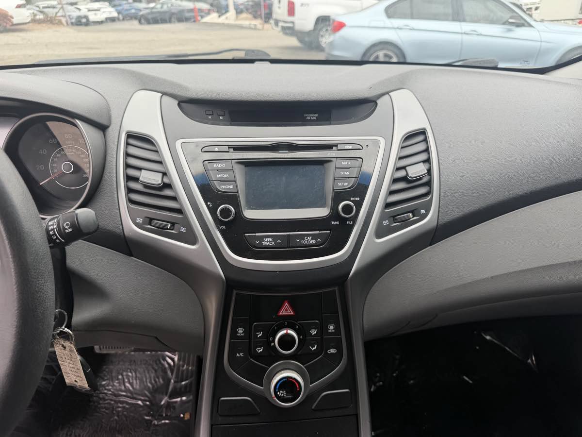 Used 2015 Hyundai Elantra SE w/ Option Group 02 FWD image 19