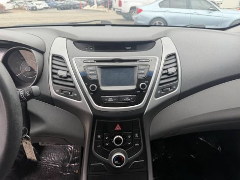 Used 2015 Hyundai Elantra SE w/ Option Group 02 FWD image 19