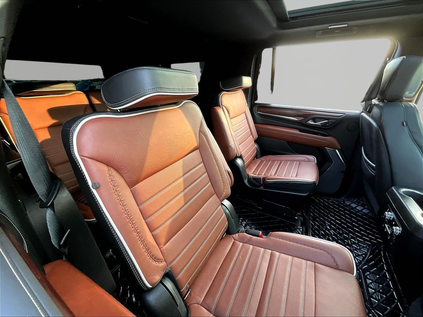 Used 2023 GMC Yukon XL Denali Ultimate w/ LPO, Floor Liner Package AWD/4WD image 25