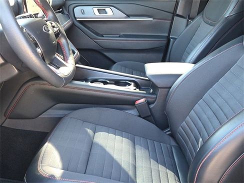 Certified 2025 Ford Explorer ST-Line image 17