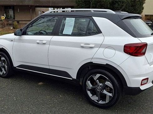 Certified 2023 Hyundai Venue Limited w/ Cargo Package image 6