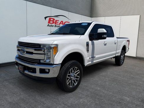 Used 2017 Ford F250 Lariat w/ Lariat Ultimate Package AWD/4WD image 3