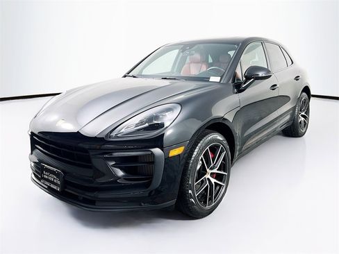 Certified 2022 Porsche Macan S image 1