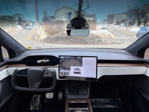 Used 2023 Tesla Model X image 38