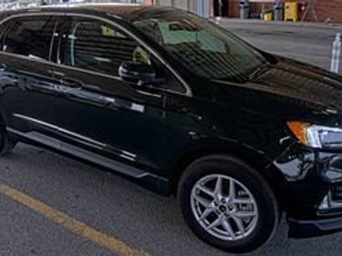 Used 2024 Ford Edge SEL w/ Convenience Package AWD/4WD image 3