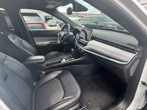 Used 2024 Jeep Compass Latitude AWD/4WD image 25