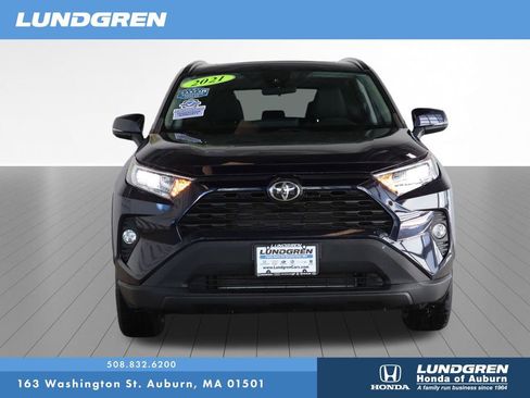 Used 2021 Toyota RAV4 XLE w/ Convenience Package image 2