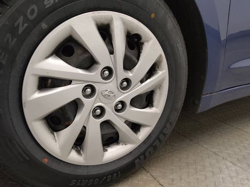 Used 2019 Hyundai Elantra SE image 31