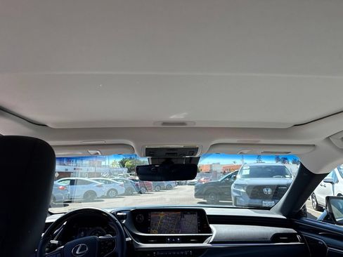 Used 2021 Lexus ES 300h w/ Accessory Package FWD image 16