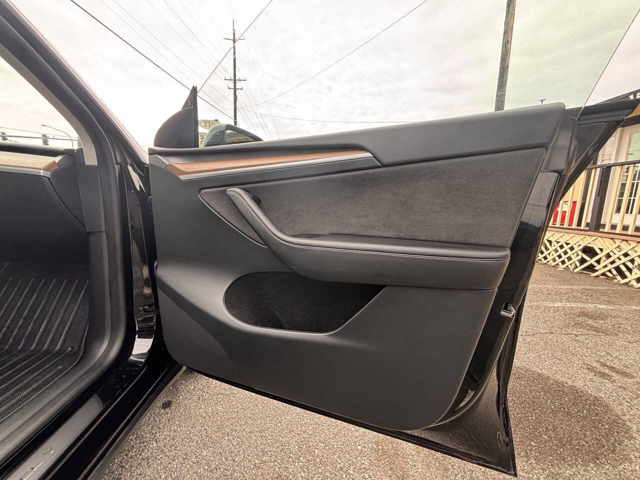 Used 2024 Tesla Model Y Long Range AWD/4WD image 19