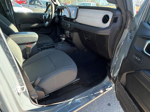 Used 2025 Jeep Wrangler Sahara w/ Safety Group image 19