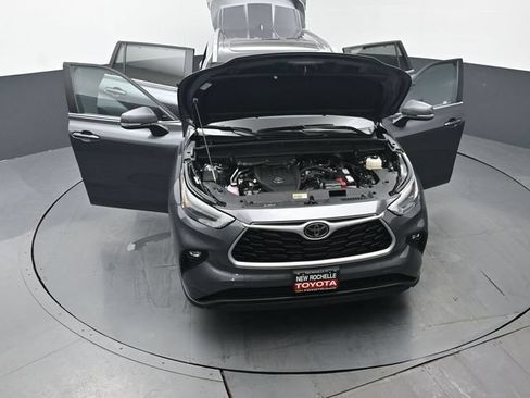 Used 2023 Toyota Highlander XLE AWD/4WD image 56