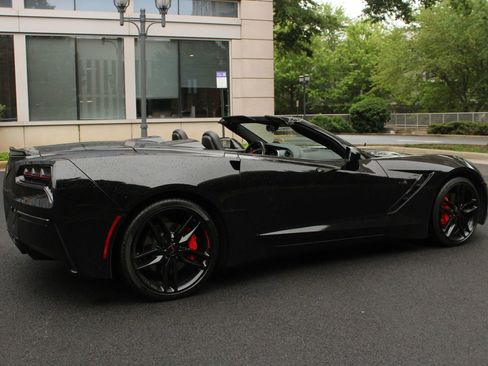Used 2019 Chevrolet Corvette Stingray Convertible w/ Carbon Flash Badge Package RWD image 10