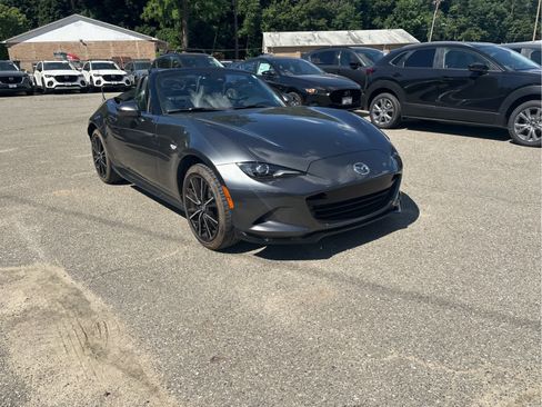 Used 2024 MAZDA MX-5 Miata Grand Touring w/ Appearance Package RWD image 4