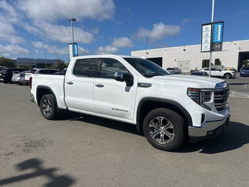 Used 2025 GMC Sierra 1500 SLT AWD/4WD image 2