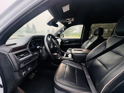 Used 2023 Chevrolet Suburban Premier AWD/4WD image 10