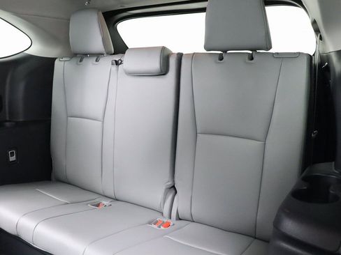 Used 2024 Toyota Highlander XLE image 33