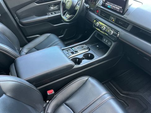 Used 2025 Honda Pilot TrailSport image 19