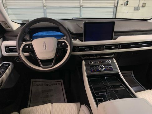 Used 2024 Lincoln Aviator Black Label w/ Jet Package image 4