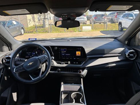 Used 2025 Chevrolet Equinox LT image 32