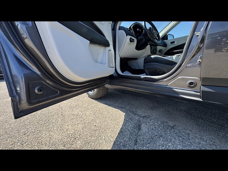 Used 2018 Jeep Compass Limited w/ Navigation Group AWD/4WD image 10