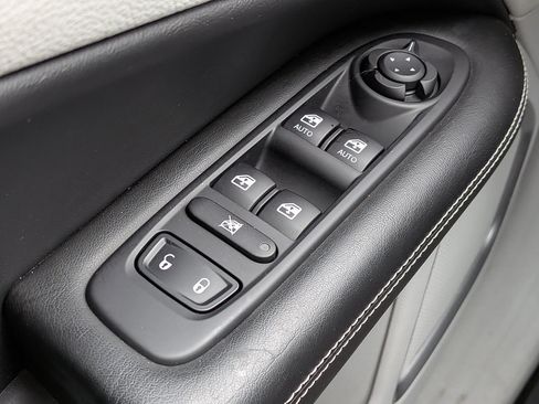 Used 2020 Jeep Compass Latitude w/ Cold Weather Group AWD/4WD image 22