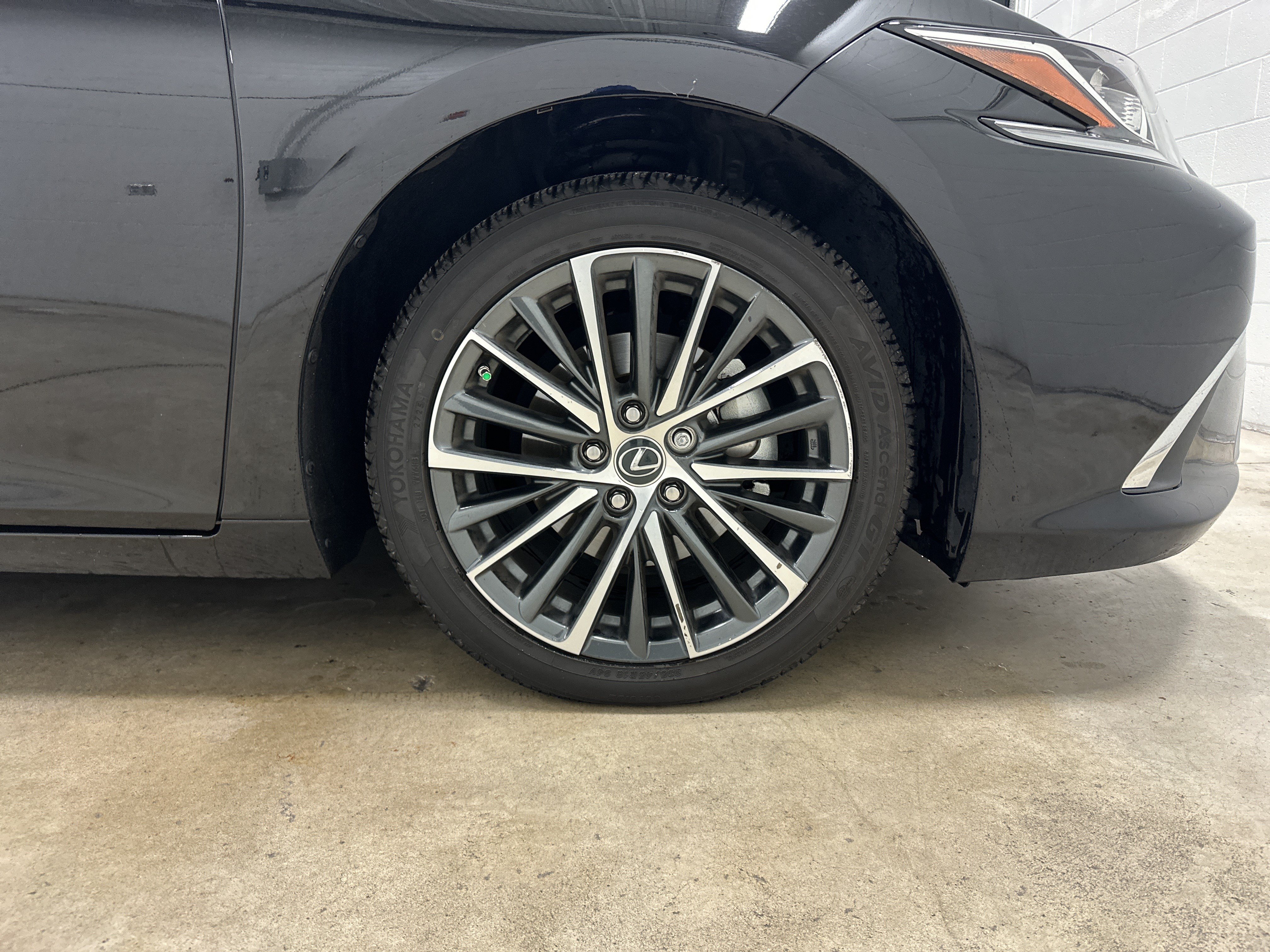 Used 2025 Lexus ES 350 w/ Premium Package FWD image 13
