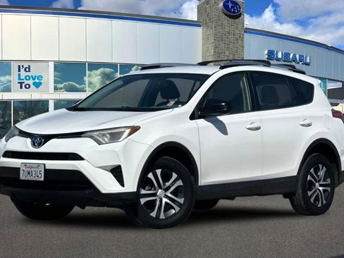 Used 2016 Toyota RAV4 LE image 1
