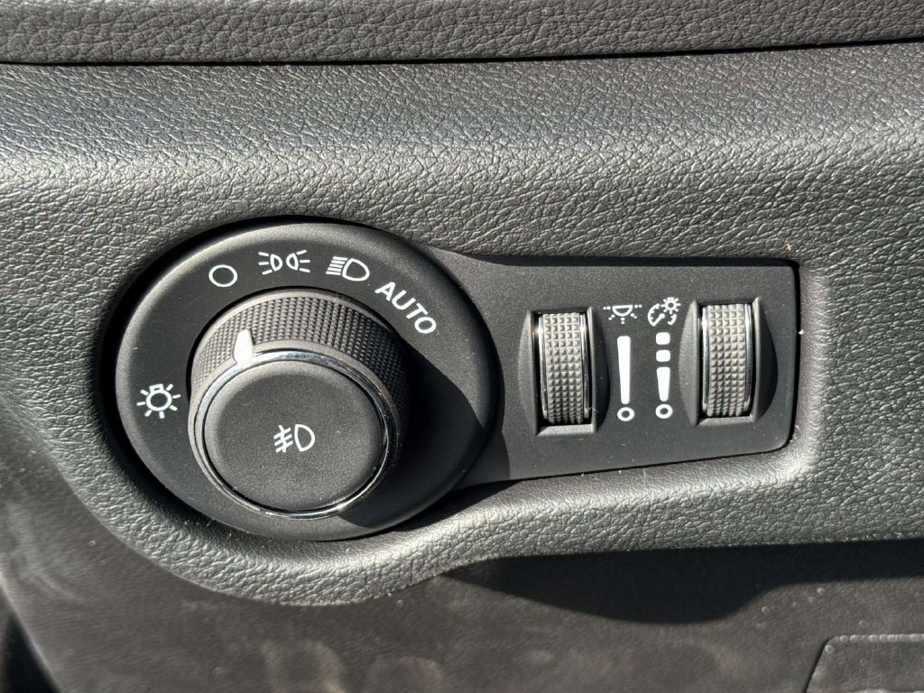 New 2026 Chrysler Pacifica Select FWD image 27