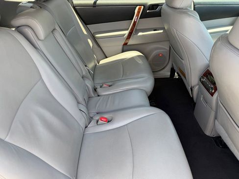 Used 2011 Toyota Highlander Limited w/ Tow Pkg FWD image 18