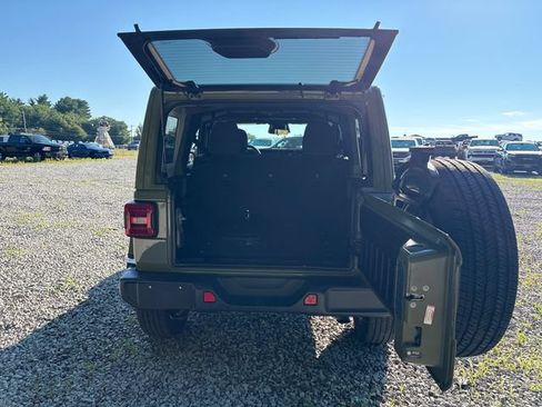 Used 2026 Jeep Wrangler Unlimited Sahara AWD/4WD image 13