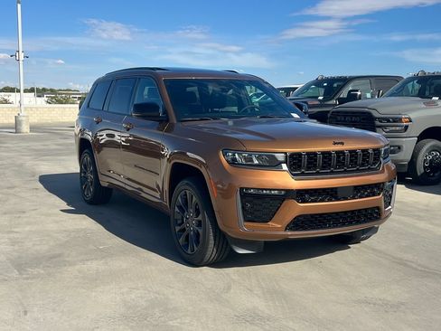 New 2026 Jeep Grand Cherokee L Limited AWD/4WD image 11