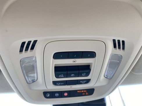 Used 2023 Buick Envision Avenir image 25